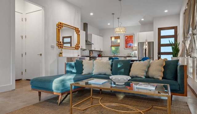 East Austin 3BR Sleeps 8 Free Parking ACL + F1