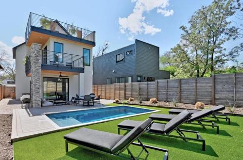 East Austin 5BR w Private Pool Rooftop & Views