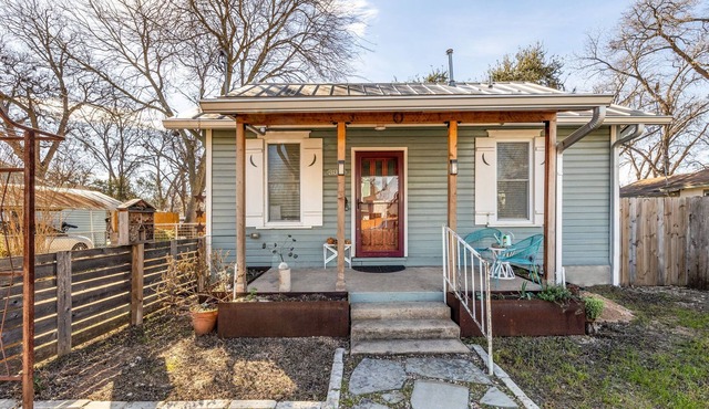 East Austin Bungalow - Parking - W/D - Updated - 2 Miles to E 6th - Yard