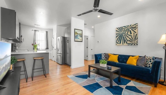 East Austin Condo | 2 BR | Free Parking | Near DT