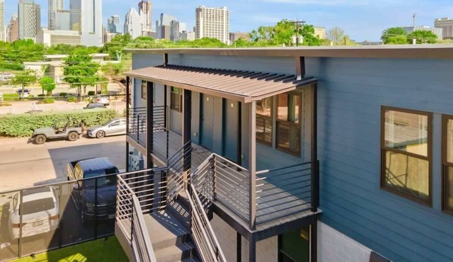 East Austin Condo | 2BR | Free Parking | Near DT