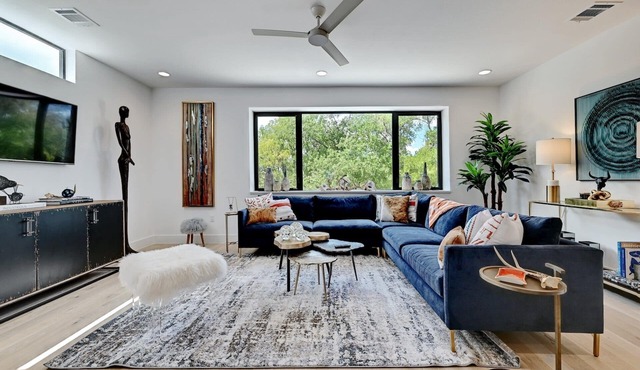 East Austin Condo with Rooftop Deck - Quinn