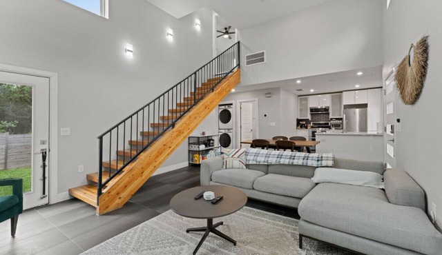 East Austin Home | In-Law Suite | Office+Fast Wifi