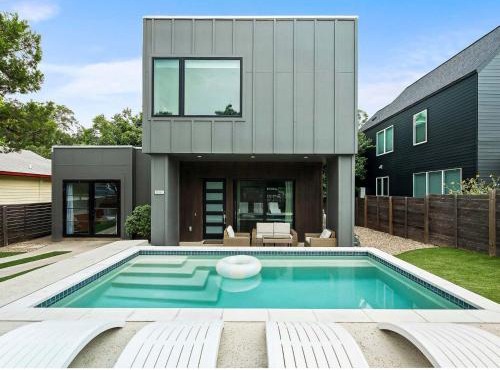 East Austin Oasis - Pool - Grill - Modern 4BR Home