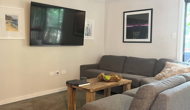 East Bateau Bay Rainforest Retreat - 2 Mins To Beach - 3-6 Month Stayz