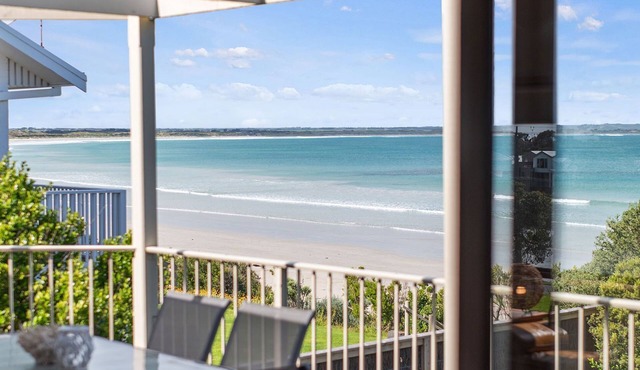 East Beach House - beachside getaway