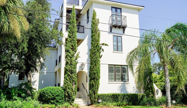 East Beach Luxury Home | Pool + Sleeps 14 | Walk to Beach