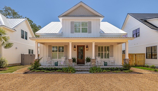 East Beach Paradise! Private pool!