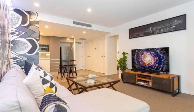 East Brisbane 1bed unit with Rooftop pool +Parking