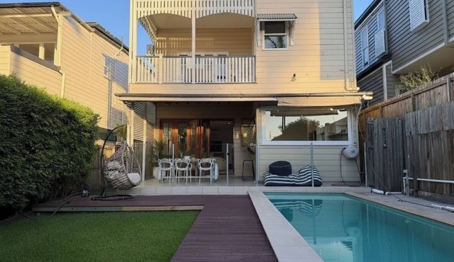 East Brisbane Federation-Style Pool Villa