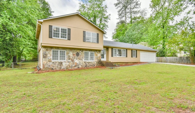 East Cobb Newly Renovated Oasis! 10 min from the Battery and Sports Complex!