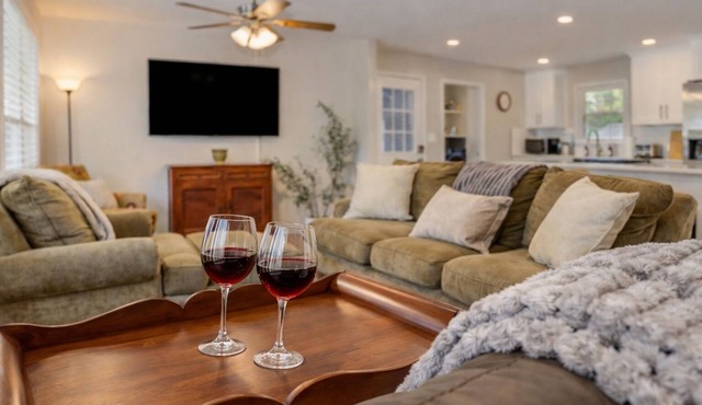 East Cobb Retreat/Patio & Fire Pit/10 min to Truist Park