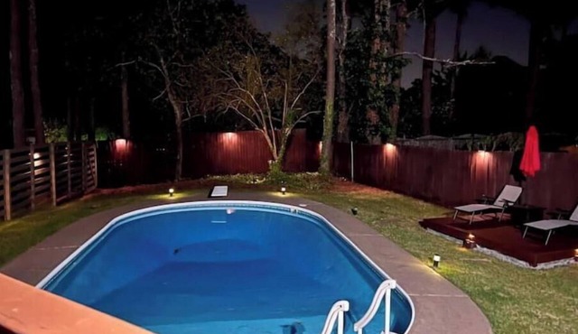 East Cobb: Secluded modern chalet with pool