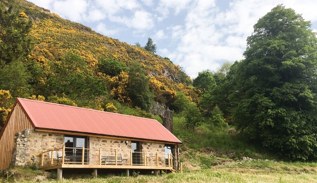 EAST CRAIGDHU COW BYRE, with open fire in Beauly