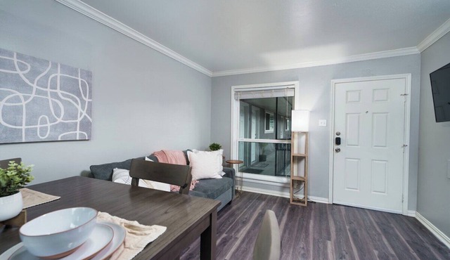 East Dallas Hideaway - 1BR Near Med District - Gated - Extended Stays