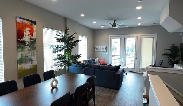East Downtown Comfort Townhome - "Great World Cup 26 Fan Fest Location"