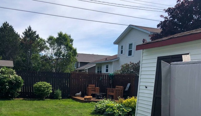 East End Gem/w hot tub!