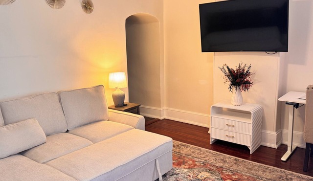 East Falls 1BR King Bed Free Parking Near Center City