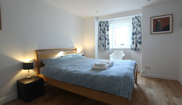 East Finchley London N2, Large Apartment, Private Entrance, 5 mins Tube station