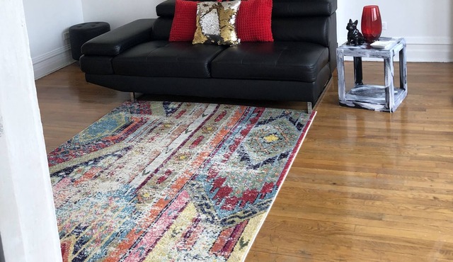 East Garfield location 10 minutes from downtown!