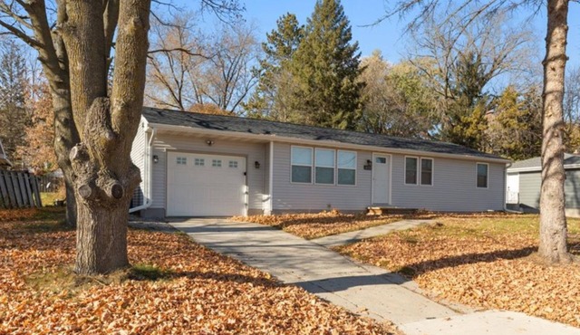 East Green Bay Family Home Near Bay Beach