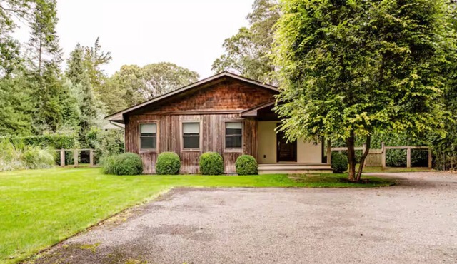 East Hampton Ranch with Access to Clearwater Private Beach