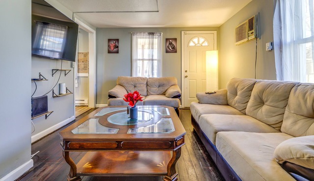 East Hartford Vacation Rental - Work From Home!