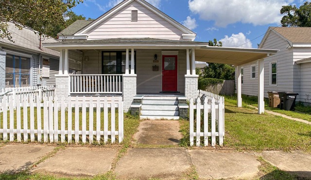 East Hill Coastal Cottage, prefect for couples and families, pet friendly.