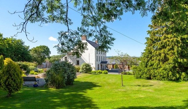 East Hook Farm & Country House