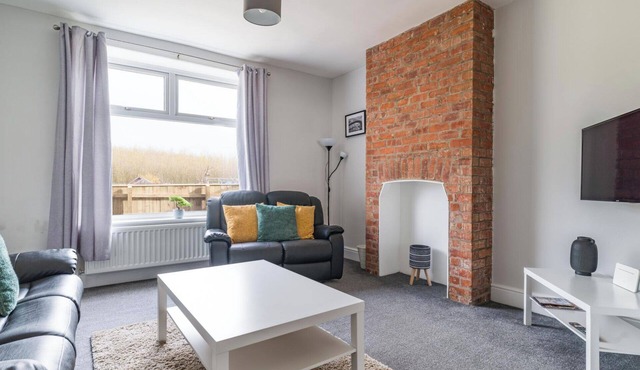 East House-sleeps 5-pet Friendly-garden-parking