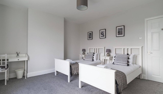 East House-Sleeps 5-Pet friendly-Garden - Parking