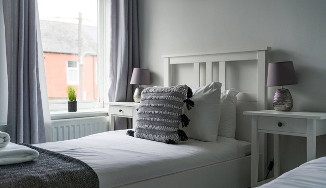 East House - spacious 3 bed home Stakeford