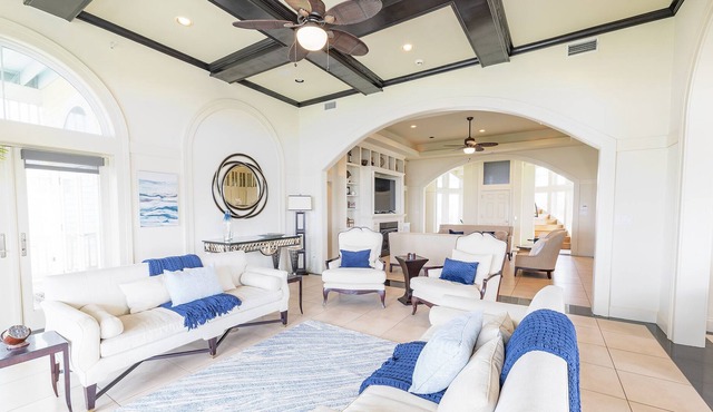 East Island Villa - Beachfront Luxury Home in Beachtown!