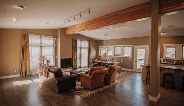 East Jackson Living with Outdoor Space and Easy Access to Cache Creek Trails!