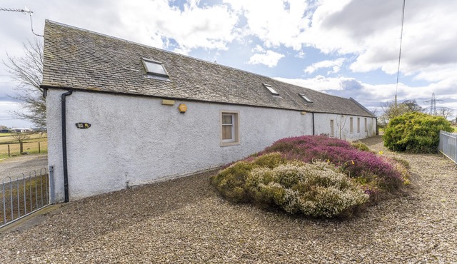 East Kelt Farm Cottage - a cottage that sleeps 6 guests in 3 bedrooms