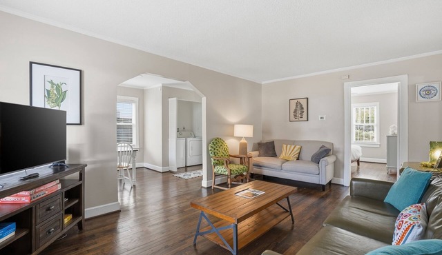 East Lake Cottage - Close to Airport