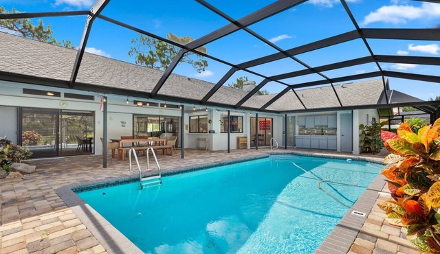 EAST LAKE GEM ON THE GREEN 3 BED 2 BATH POOL HOME PERFECT FOR FAMILIES