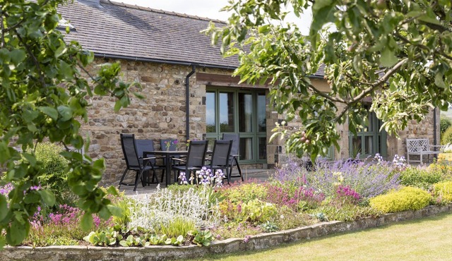 EAST LODGE - STUNNING HOLIDAY HOME, SLEEPS 8, SET IN GLORIOUS YORKSHIRE