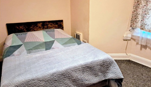 East London 2-Bed House - Sleeps 3 &Child-Friendly