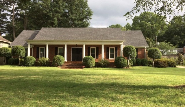 East Memphis Very Quiet Large 5 BR,3 Bath,10 beds with King sleeps 14