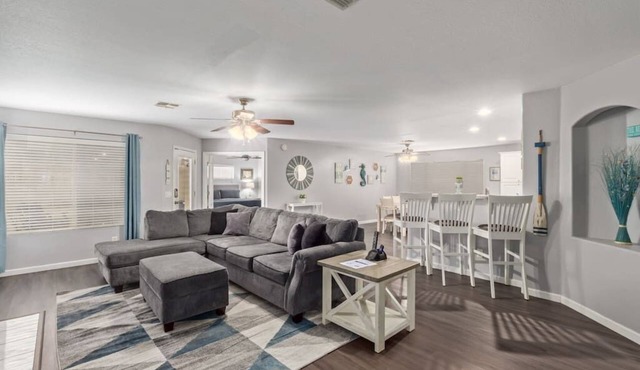 East Mesa home sleeps 6 close to hwys Legacy Sports