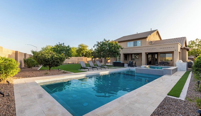 East Mesa, Sleeps 10, No additional fee to use spacious hot tub, huge yard space