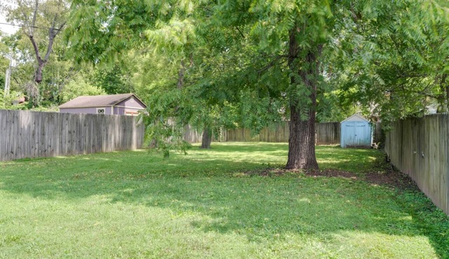 East Nash 3BR Fenced Yard | Deck | Parking | Pets