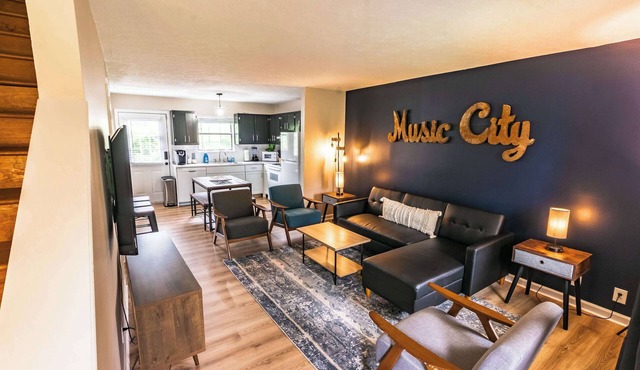 East Nashville Getaway - Walk to Parks, Golf & Music Spots