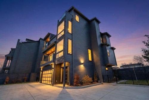 East Nashville SpaHouse Retreat with Rooftop & Elevator