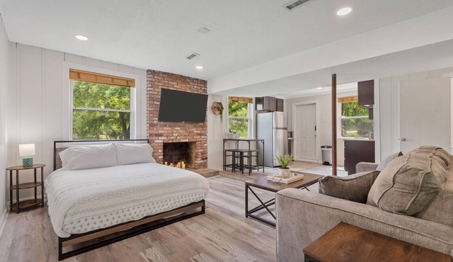 East Nashville Studio, private entrance and yard , 10 min to downtown!