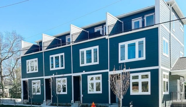 East Nashville Townhome - 8 Minutes to Broadway!