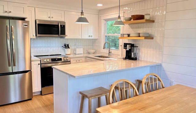 East of Rt. 1 in Wells - Sleeps 10, 1.1 miles to Beach, Fully Renovated in 2025!