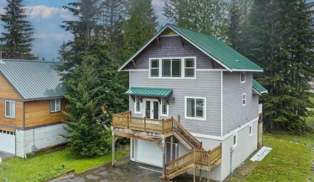 East Peak Hideout -ski in/ski out + games room