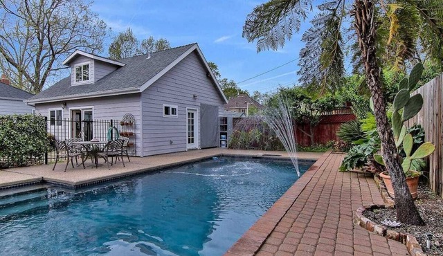 East Sac Escape | Relaxing Saltwater Pool & Guest Casita
